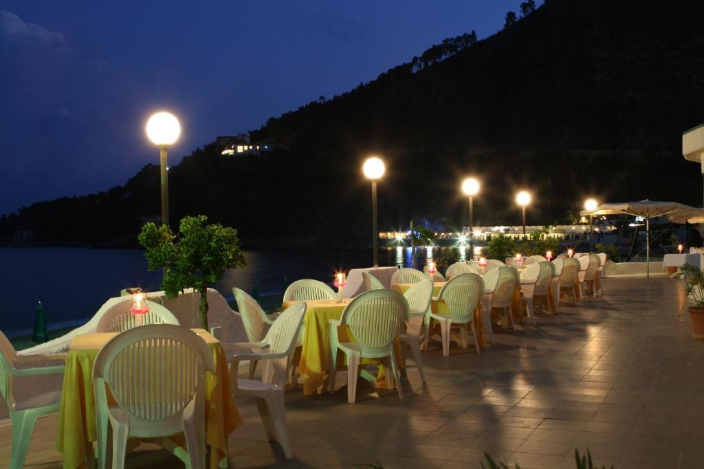 Hotel Club Poseidon Staletti Exterior photo
